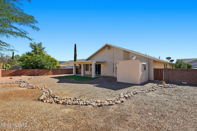 1568 W Camino Acierto, Sahuarita, AZ 85629