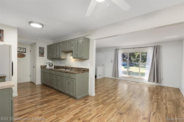 37531 N Colonial Drive, Westland, MI 48185