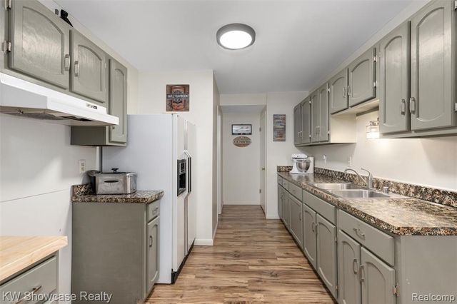 37531 N Colonial Drive, Westland, MI 48185