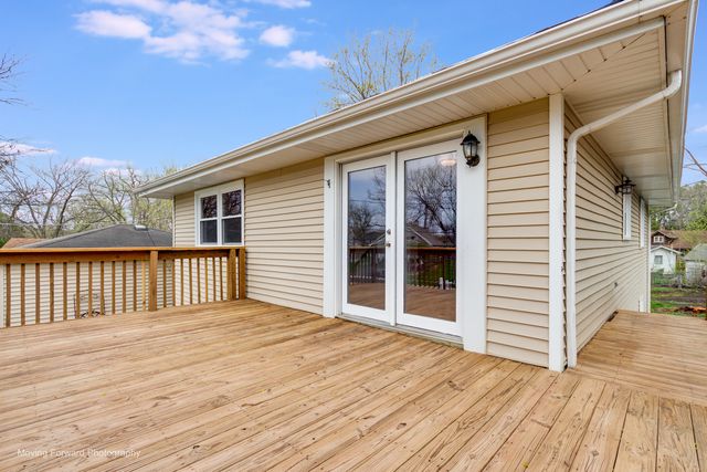 106 Crescent Road, Fox River Grove, IL 60021