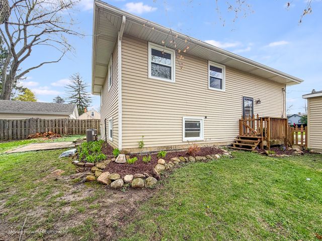 106 Crescent Road, Fox River Grove, IL 60021