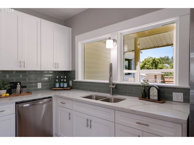 2027 N WEBSTER St, Portland, OR 97217