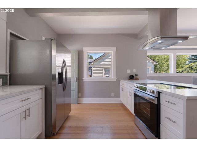 2027 N WEBSTER St, Portland, OR 97217
