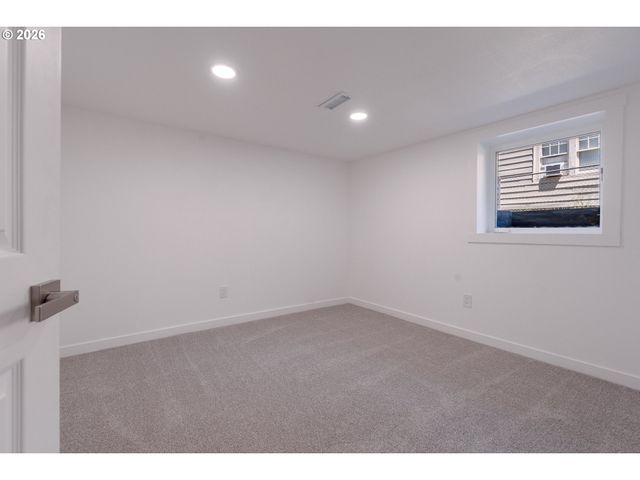 2027 N WEBSTER St, Portland, OR 97217