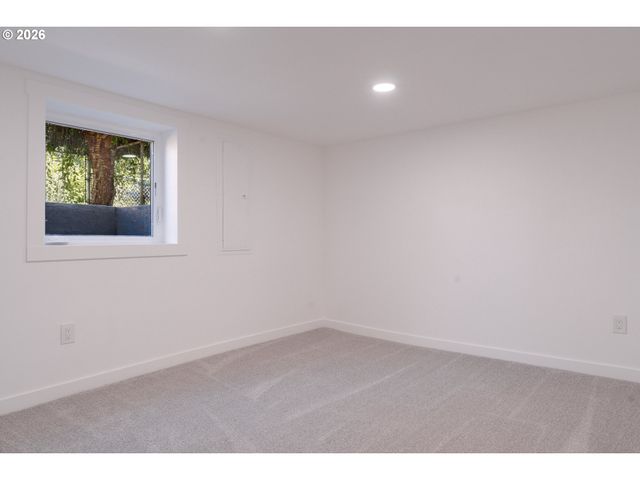 2027 N WEBSTER St, Portland, OR 97217