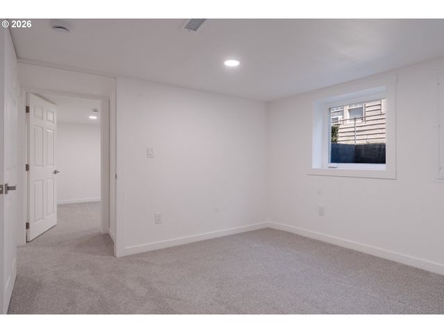 2027 N WEBSTER St, Portland, OR 97217