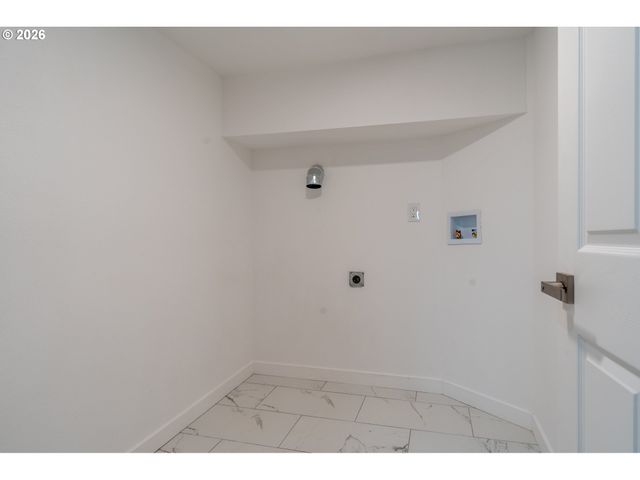 2027 N WEBSTER St, Portland, OR 97217