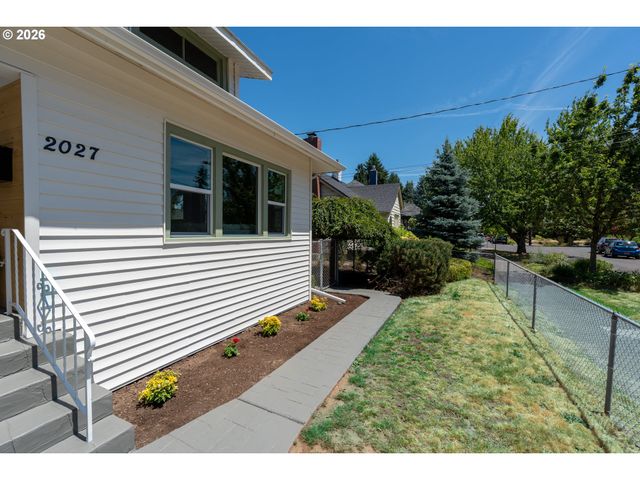 2027 N WEBSTER St, Portland, OR 97217