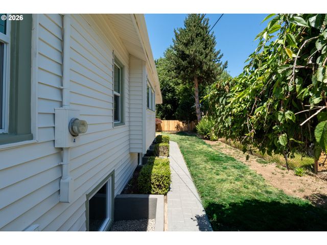 2027 N WEBSTER St, Portland, OR 97217