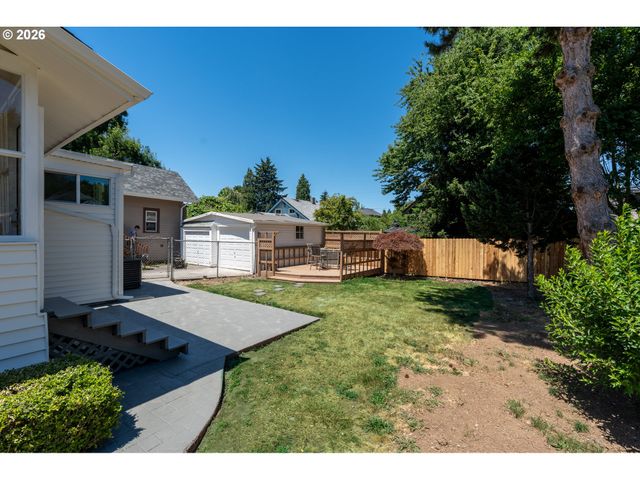 2027 N WEBSTER St, Portland, OR 97217