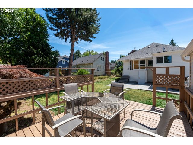 2027 N WEBSTER St, Portland, OR 97217