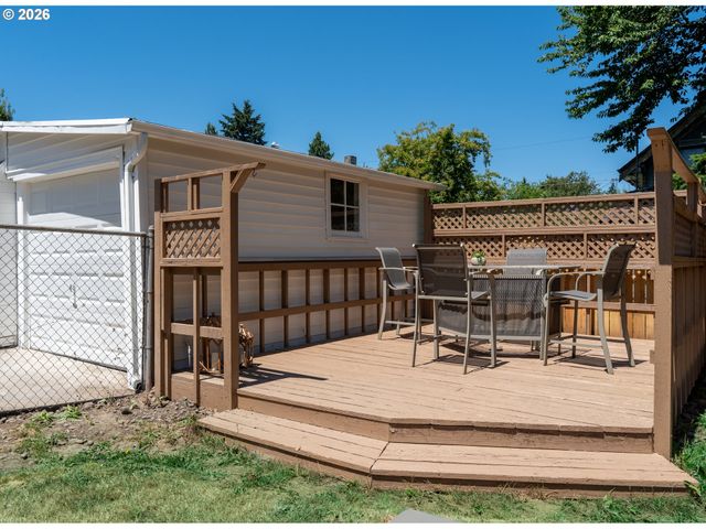 2027 N WEBSTER St, Portland, OR 97217