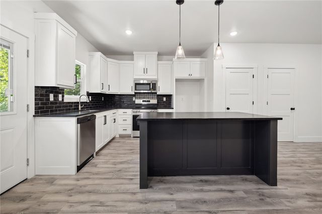 4 Leven Lane, Bella Vista, AR 72714