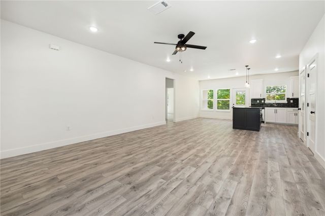 4 Leven Lane, Bella Vista, AR 72714