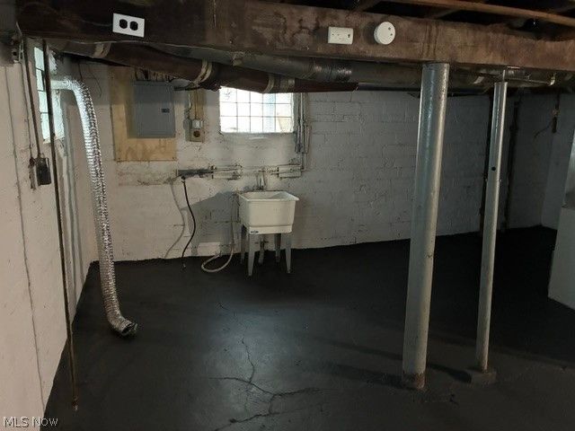 3675 W 103rd Street, Cleveland, OH 44111