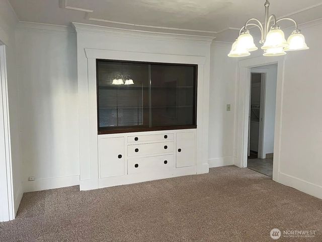 4002 2nd Avenue NE, Seattle, WA 98105