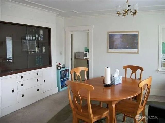 4002 2nd Avenue NE, Seattle, WA 98105