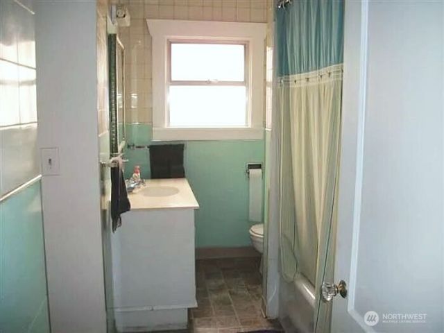 4002 2nd Avenue NE, Seattle, WA 98105