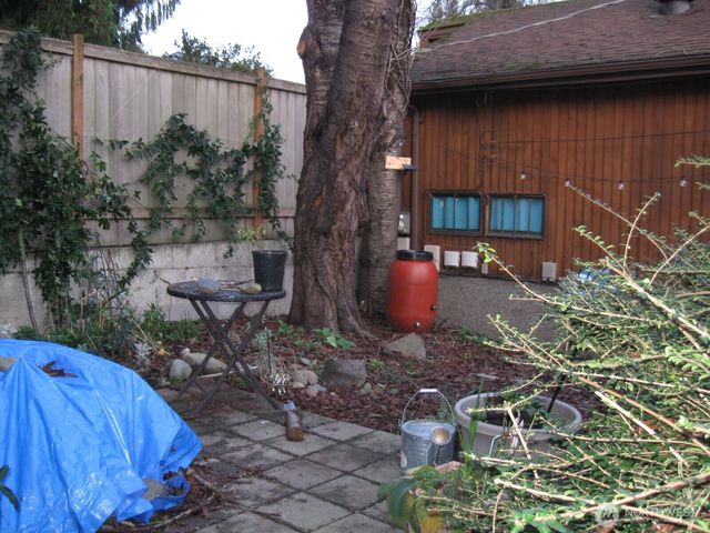 4002 2nd Avenue NE, Seattle, WA 98105