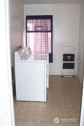 4002 2nd Avenue NE, Seattle, WA 98105