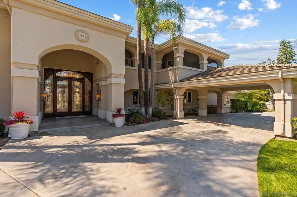 Image 4 of property listing at 5860 Calle Camposeco, Rancho Santa Fe, CA 92067