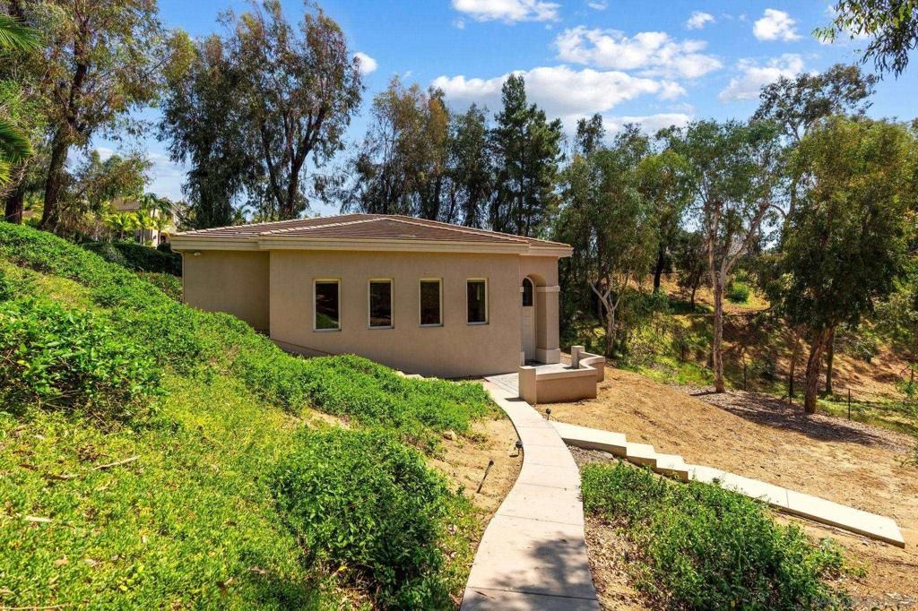 Image 47 of property listing at 5860 Calle Camposeco, Rancho Santa Fe, CA 92067