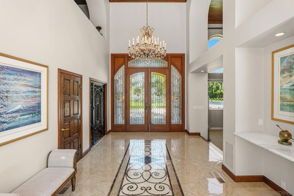 Image 5 of property listing at 5860 Calle Camposeco, Rancho Santa Fe, CA 92067