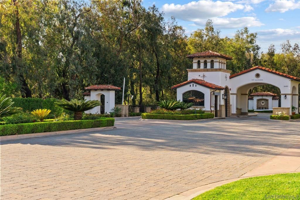 Image 56 of property listing at 5860 Calle Camposeco, Rancho Santa Fe, CA 92067