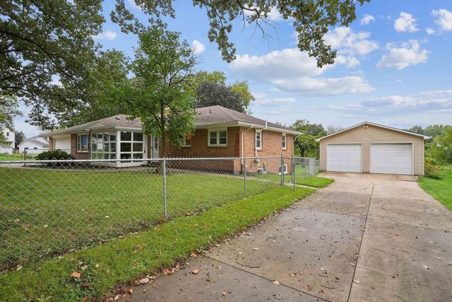 1921 Brookside Drive, Cedar Falls, IA 50613