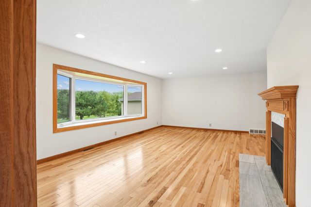 1921 Brookside Drive, Cedar Falls, IA 50613