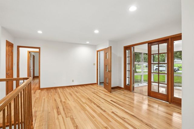 1921 Brookside Drive, Cedar Falls, IA 50613