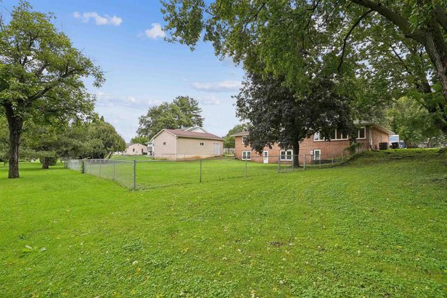 1921 Brookside Drive, Cedar Falls, IA 50613