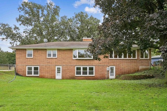 1921 Brookside Drive, Cedar Falls, IA 50613