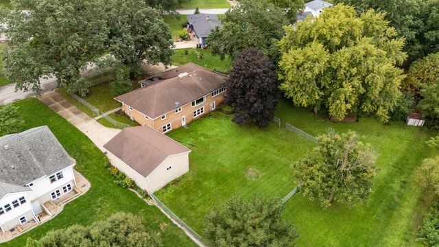 1921 Brookside Drive, Cedar Falls, IA 50613