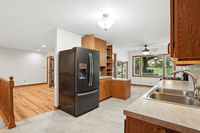 1921 Brookside Drive, Cedar Falls, IA 50613