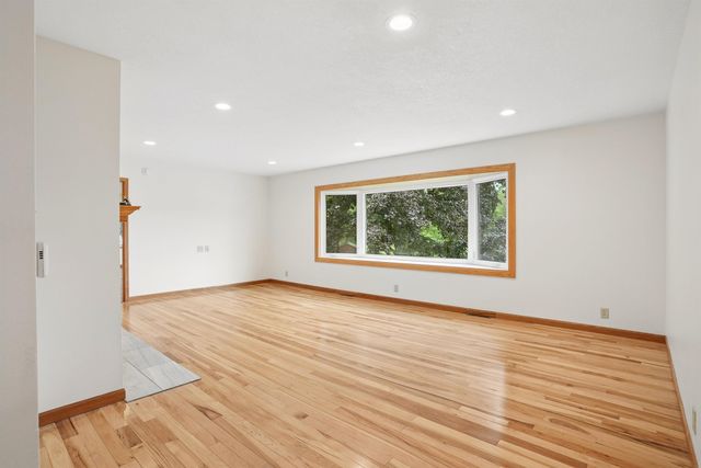 1921 Brookside Drive, Cedar Falls, IA 50613