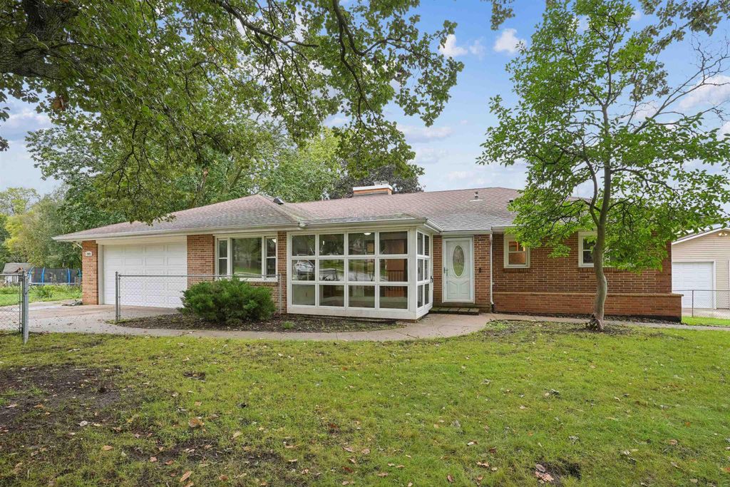 1921 Brookside Drive, Cedar Falls, IA 50613