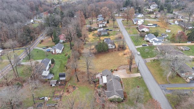 707 Melvin Dr, Hempfield Twp, PA 15601