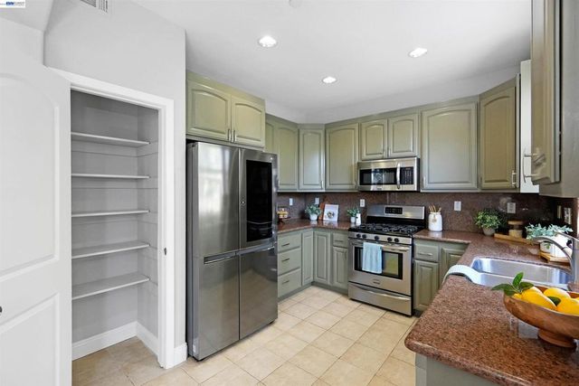 4101 Toddika Ln, Castro Valley, CA 94546