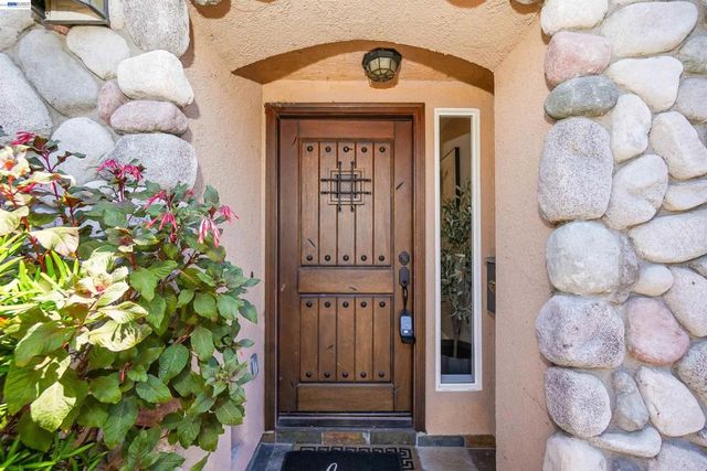 4101 Toddika Ln, Castro Valley, CA 94546