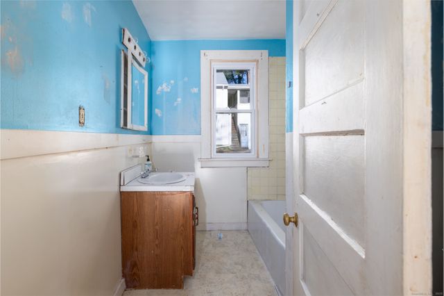 309 Queen Street, Bristol, CT 06010