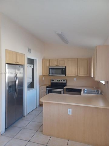 17316 NW 74th Ave 202, Hialeah, FL 33015