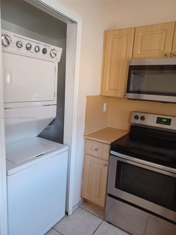 17316 NW 74th Ave 202, Hialeah, FL 33015