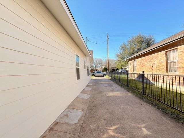 5214 Ash Lane, Dallas, TX 75223