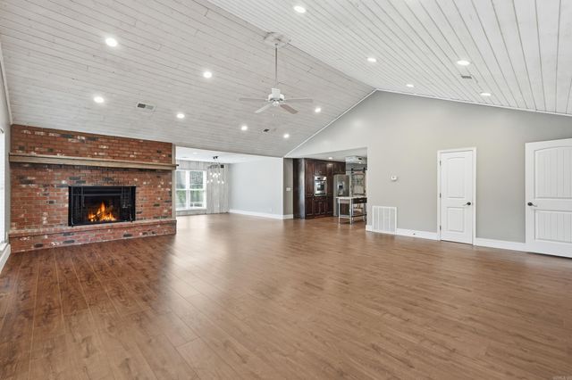 1224 Twin Coves Circle, Greers Ferry, AR 72067