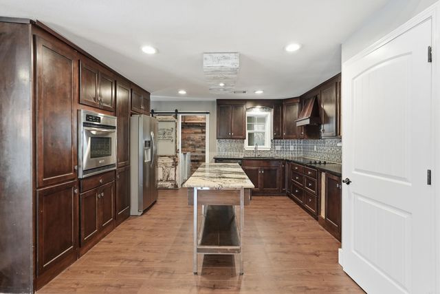 1224 Twin Coves Circle, Greers Ferry, AR 72067