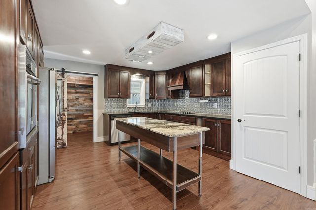 1224 Twin Coves Circle, Greers Ferry, AR 72067