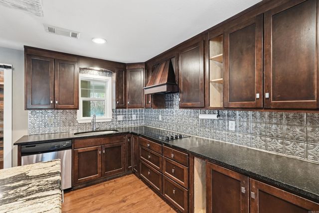 1224 Twin Coves Circle, Greers Ferry, AR 72067