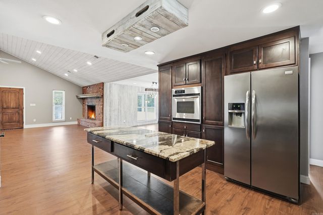 1224 Twin Coves Circle, Greers Ferry, AR 72067