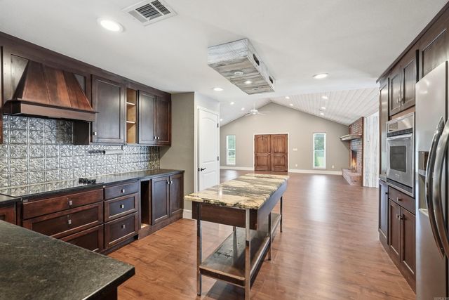 1224 Twin Coves Circle, Greers Ferry, AR 72067